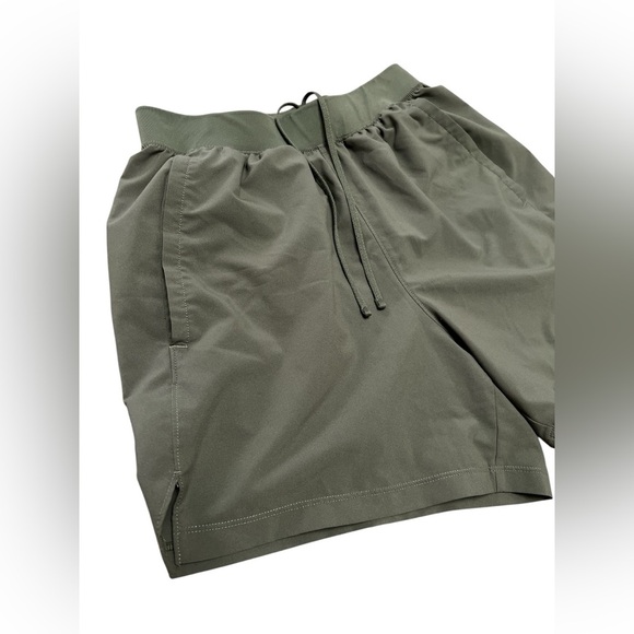 Under armour green athletic workout shorts - Picture 2 of 4